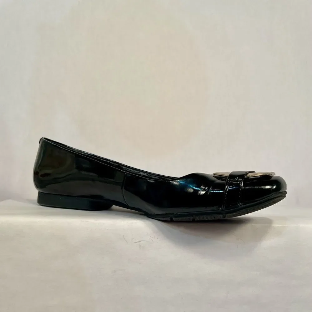 BLACK PATENT LEATHER FLATS WITH SILVER BUCKLE BY CALVIN KLEIN SIZE 8